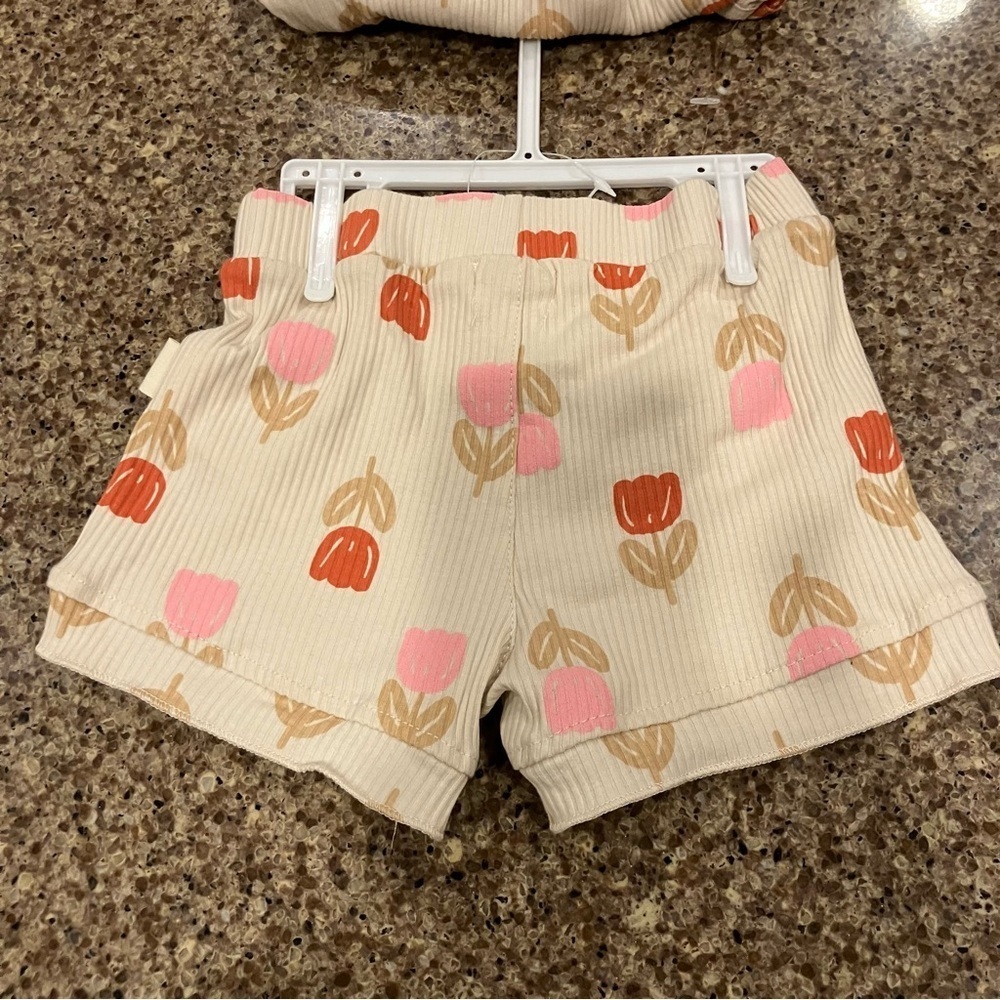 NWT Girl’s Ribbed Organic Cotton 3 Piece Tulip Set, Tank, Ruffle Shorts, Bow 12M - Picture 4 of 7